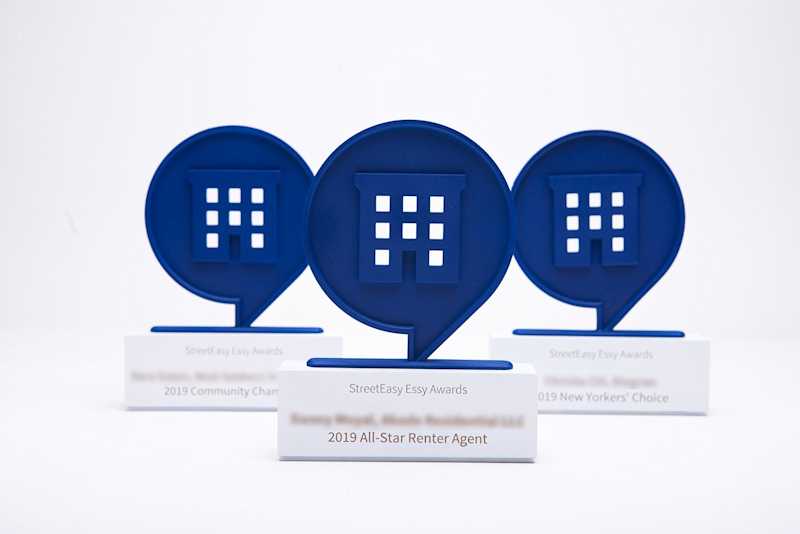 A bunch of 3d printed trophies with StreetEasy's logo on top