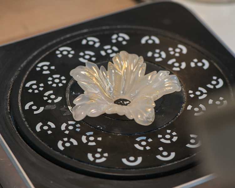 object about to be 3d scanned