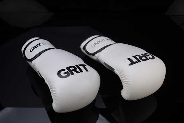 3D scan and reproduce a sculpture of the GRIT boxing glove