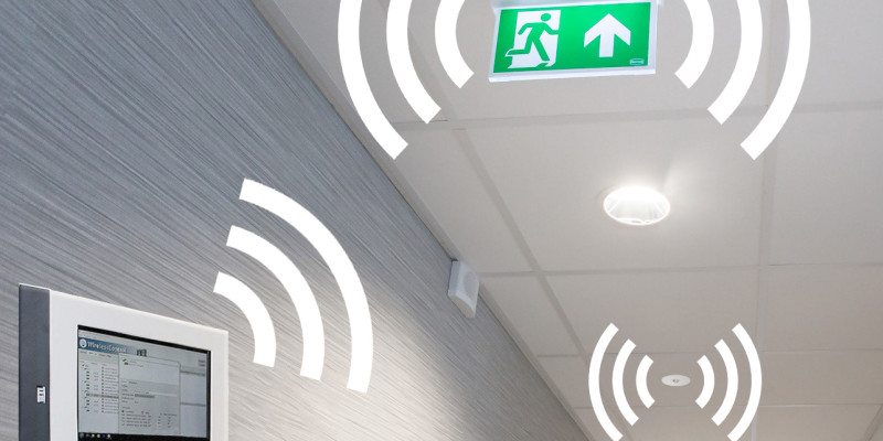 Wireless noodverlichting zelfstandig in bedrijf stellen
