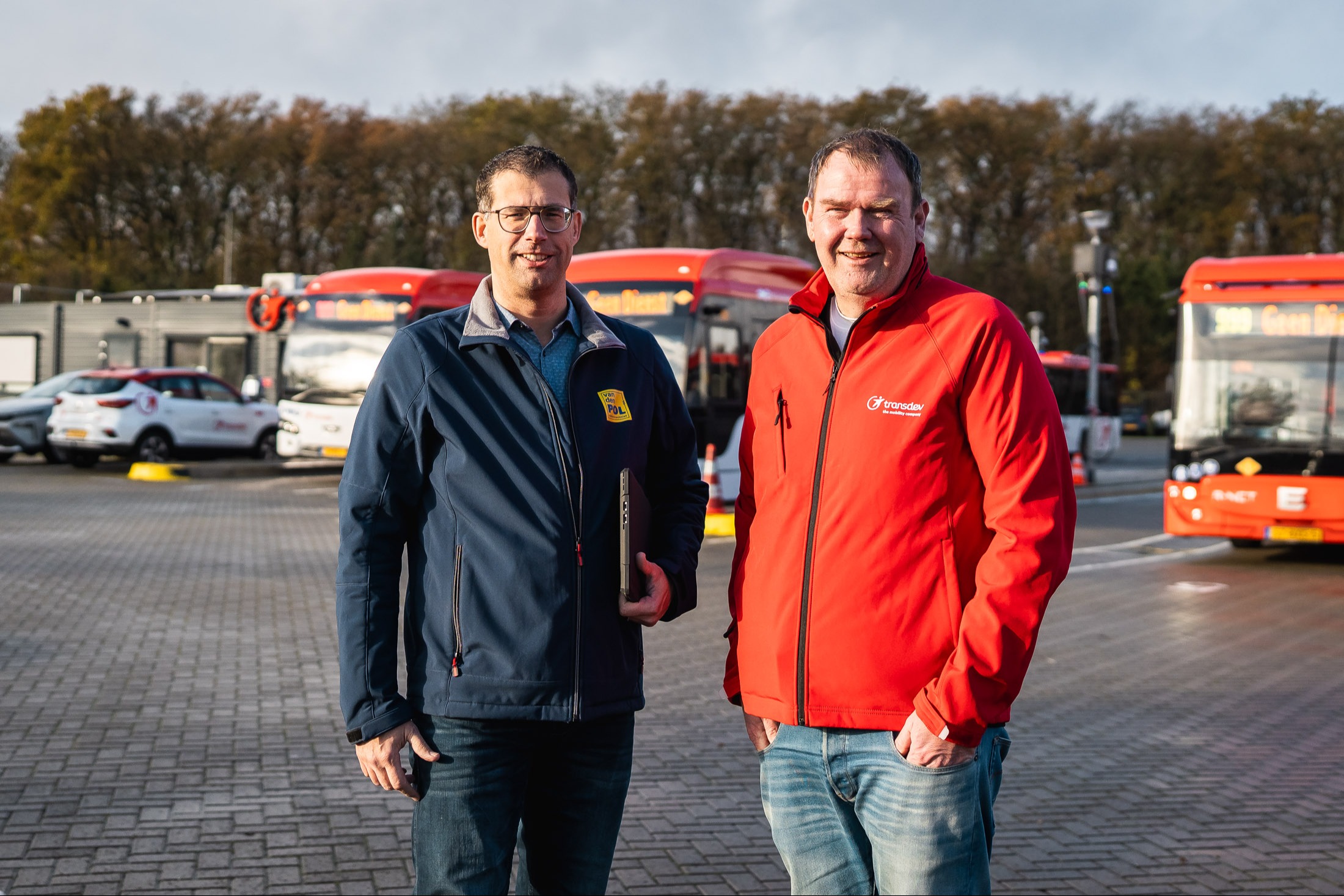 Vlnr.  André de Kruijf, Projectleider/Adviseur Brandveiligheid Van den Pol Elektrotechniek en Marco Schoorl, Senior Facilitair Coördinator en Installatieverantwoordelijke NEN 3140 Transdev
