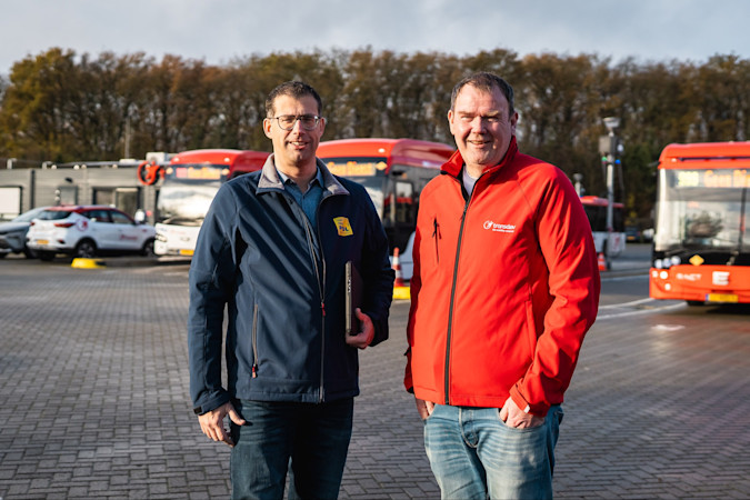 Transdev - Van den Pol - Succesverhaal Vlnr. André de Kruijf, Projectleider/Adviseur Brandveiligheid Van den Pol Elektrotechniek en Marco Schoorl, Senior Facilitair Coördinator en Installatieverantwoordelijke NEN 3140 Transdev