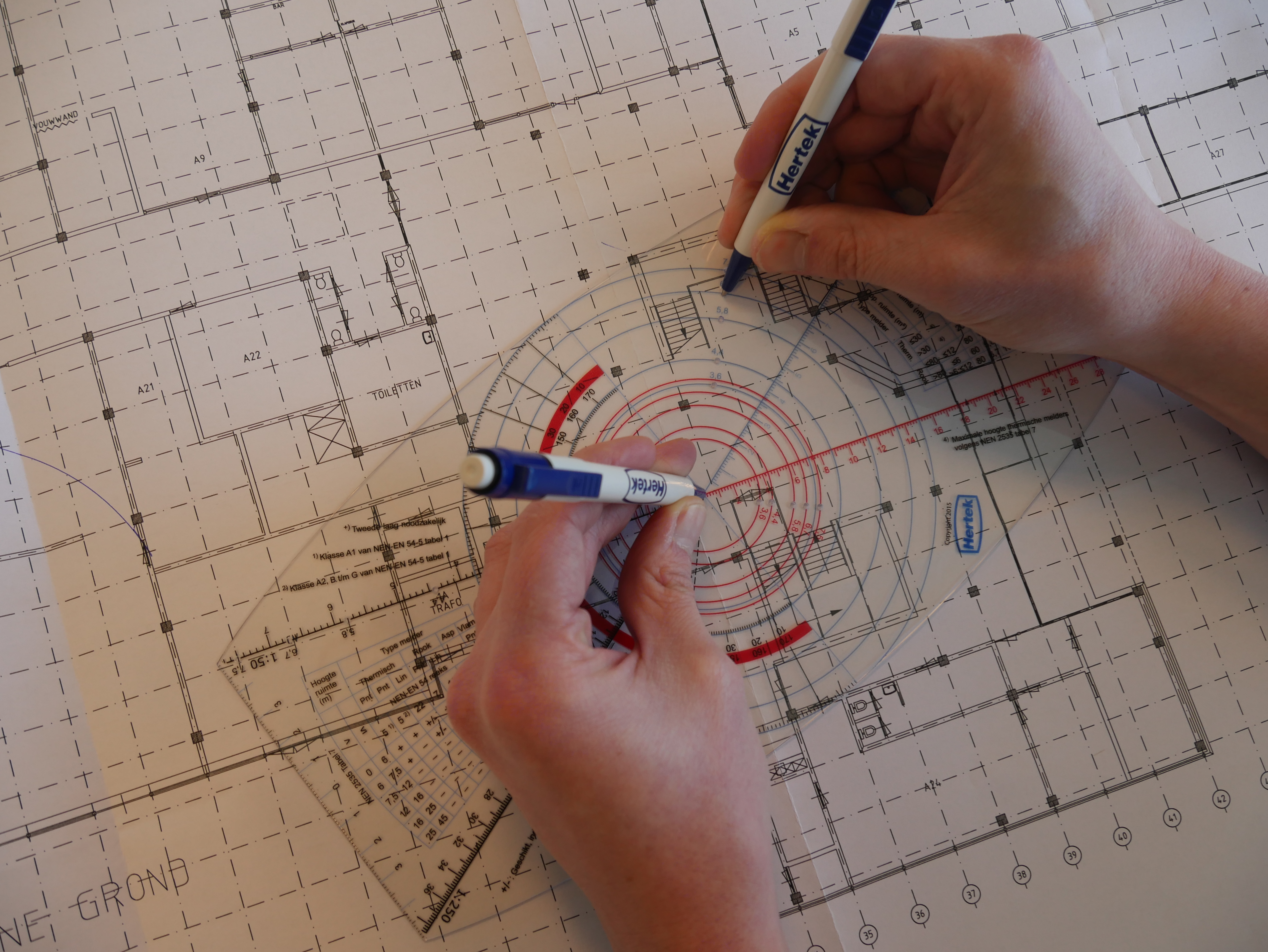 Hertek projecteringsliniaal: een multifunctioneel instrument