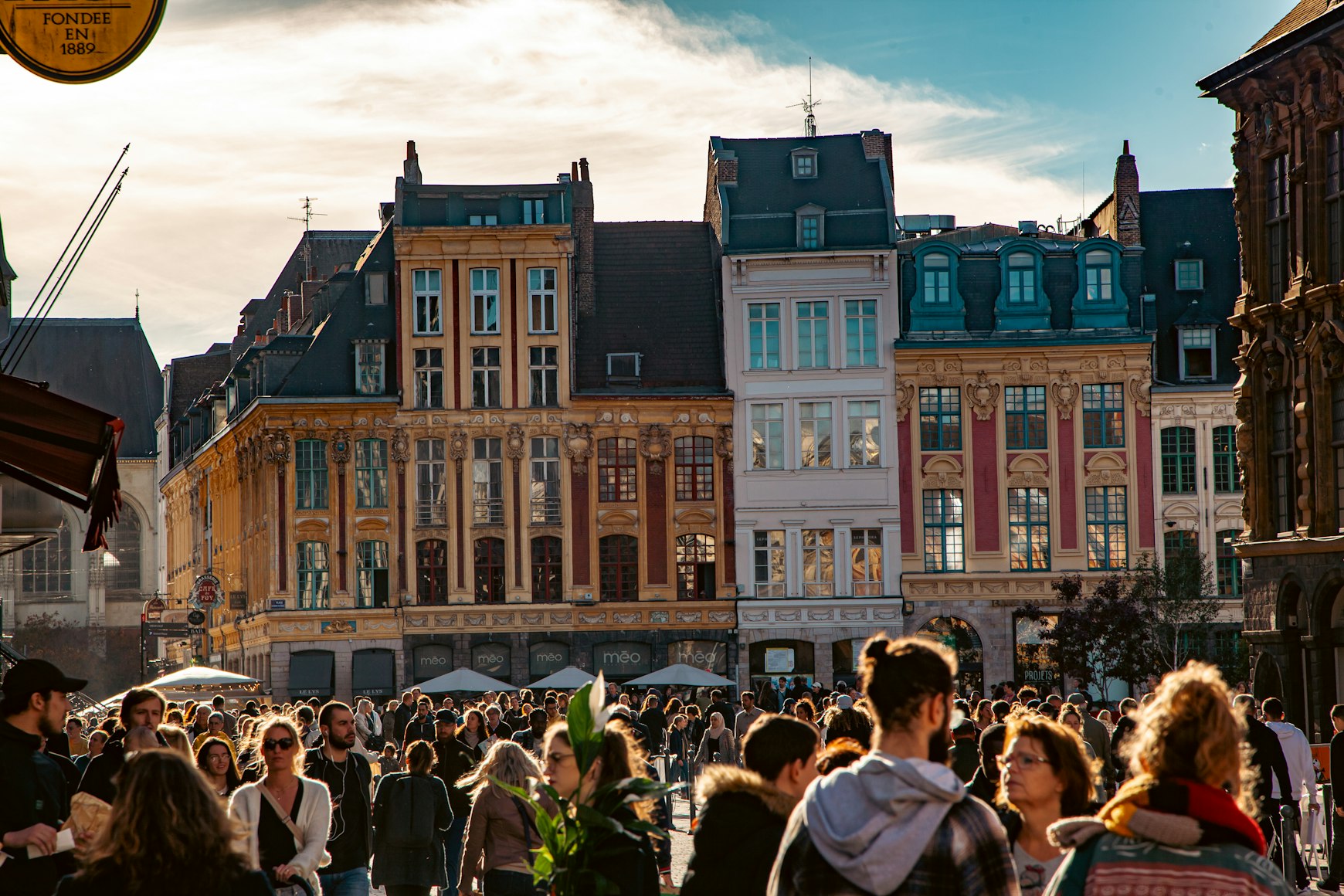 crowded-square
