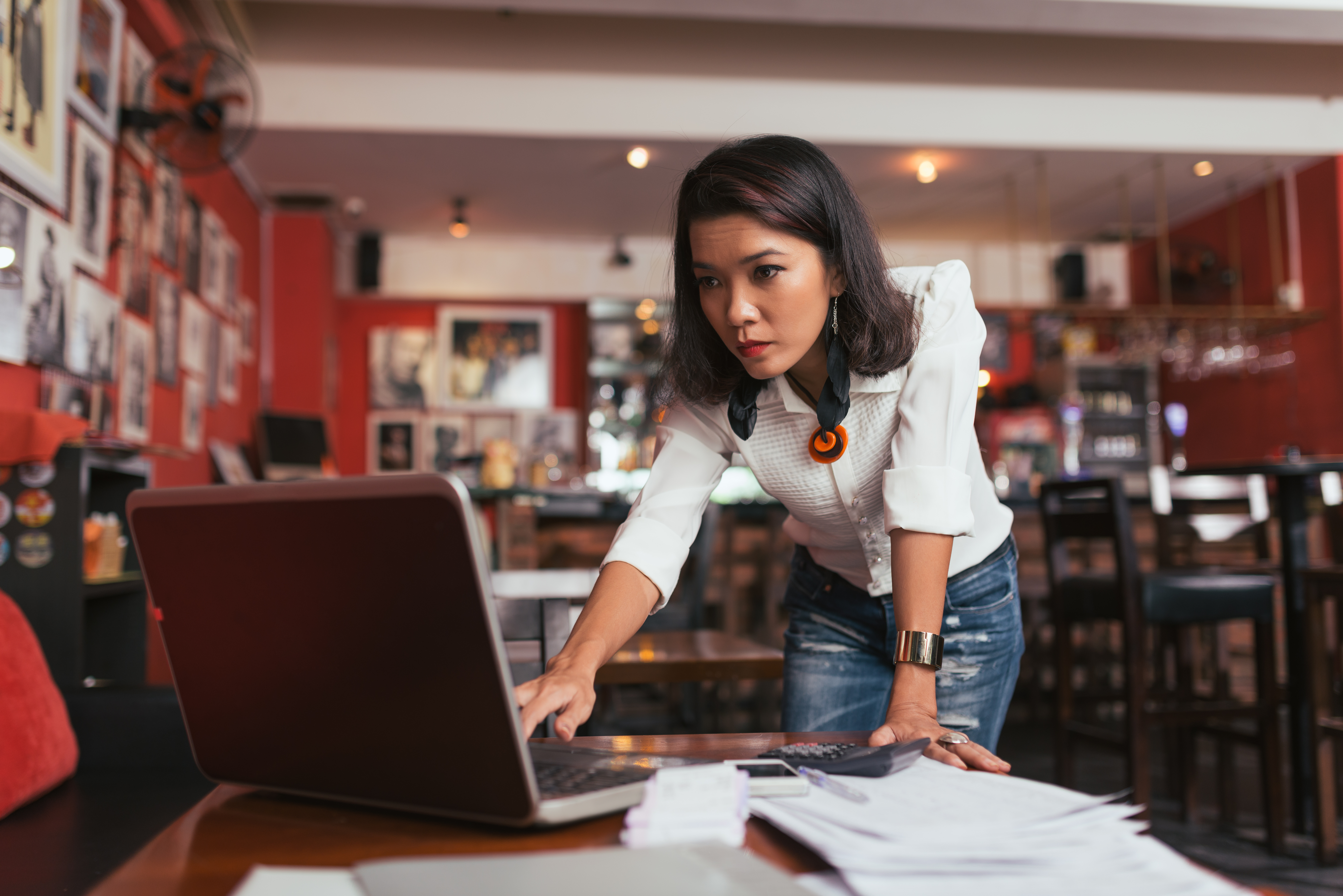 woman-at-computer