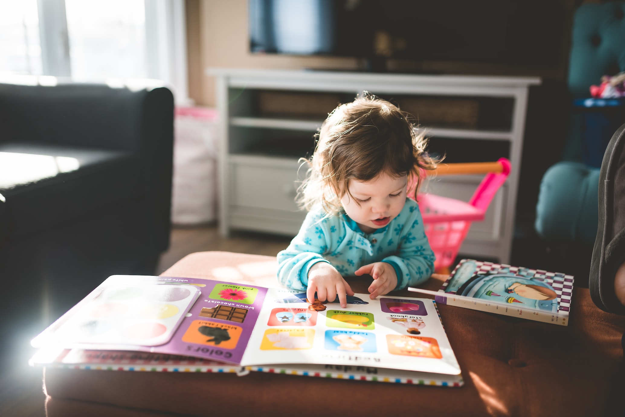 toddler-reading