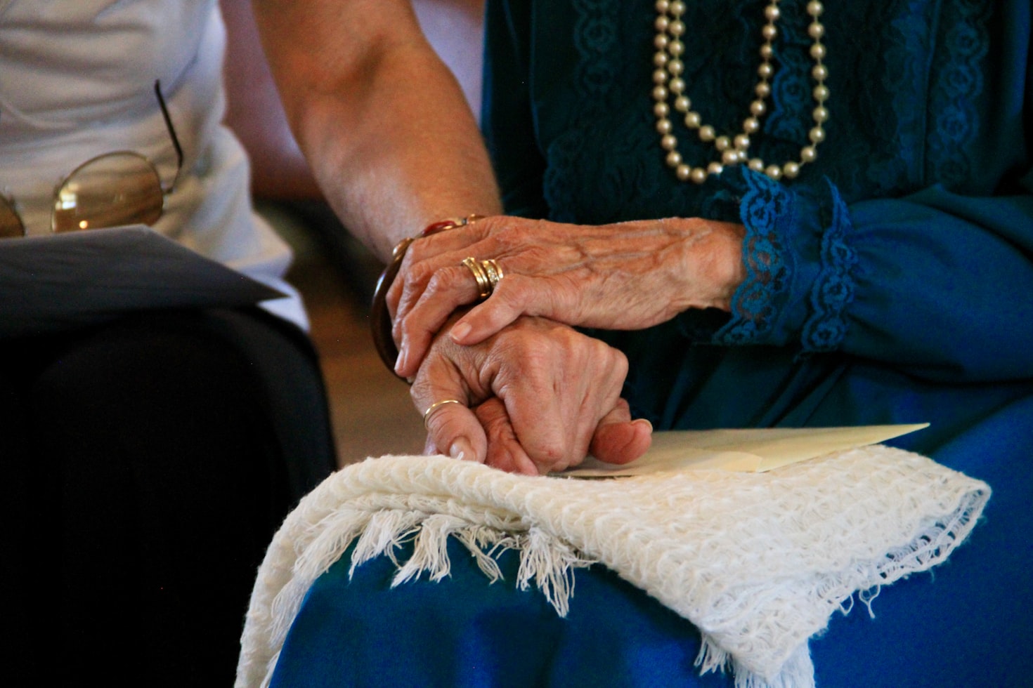 holding-hands