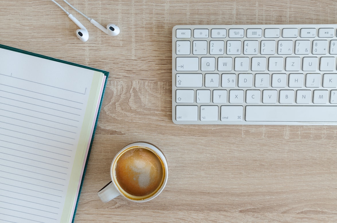 journal-coffee-keyboard-earphones