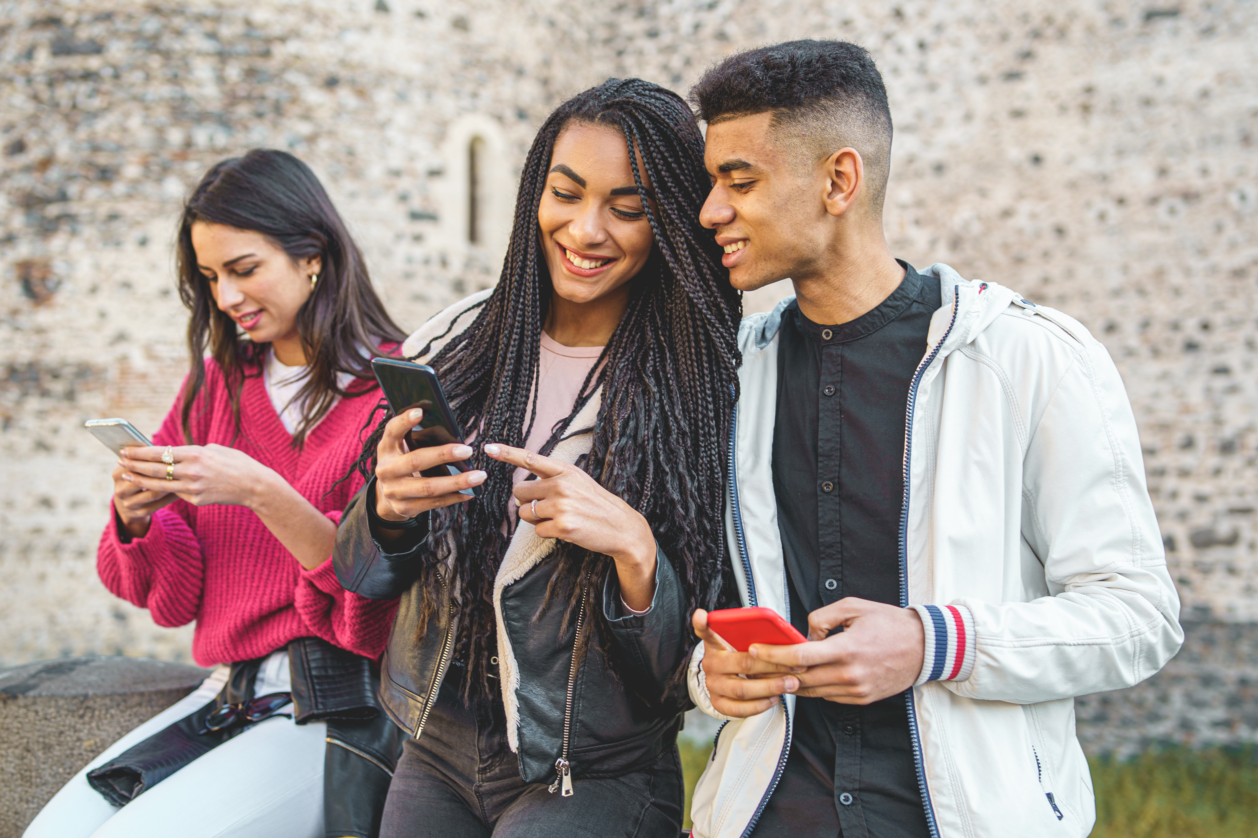 teens-looking-at-phone