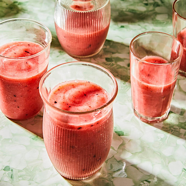 Strawberry-hemp recovery smoothie