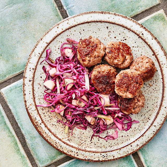 Pork meatballs with cabbage-apple sauté