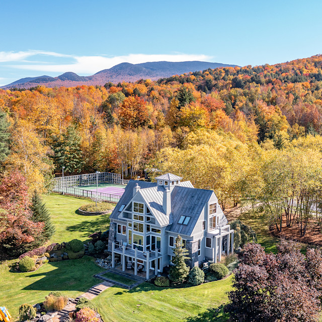 Unrivaled Group Fitness classes. Unparalleled Personal Training. Studios that inspire you to perform and luxury amenities that keep you feeling your best.