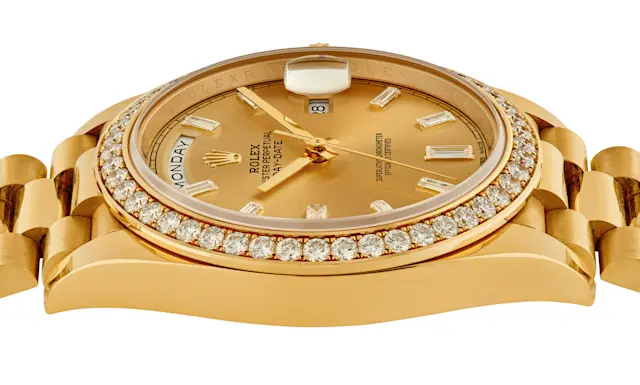 EQXM_EDT_BEZEL_WATCH_PHOTOGRAPHER_23_352_IMAGE_TWO