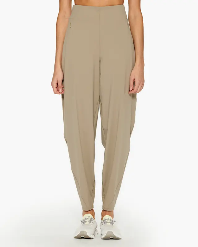 EQXM_EDT_STYLED_BY_EQX_DEB_ILIA_23_267_pants