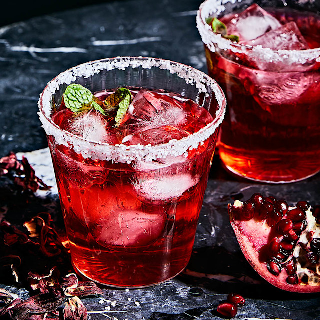 Tequila-hibiscus spritz