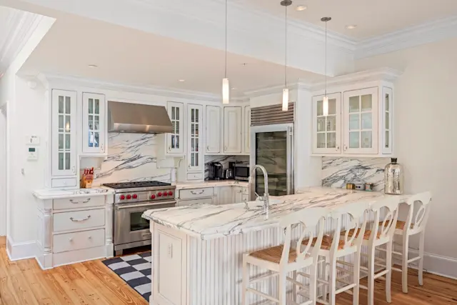 EQXM_EDT_FALL_LUXURY_REAL_ESTATE_23_353_IMG_8008