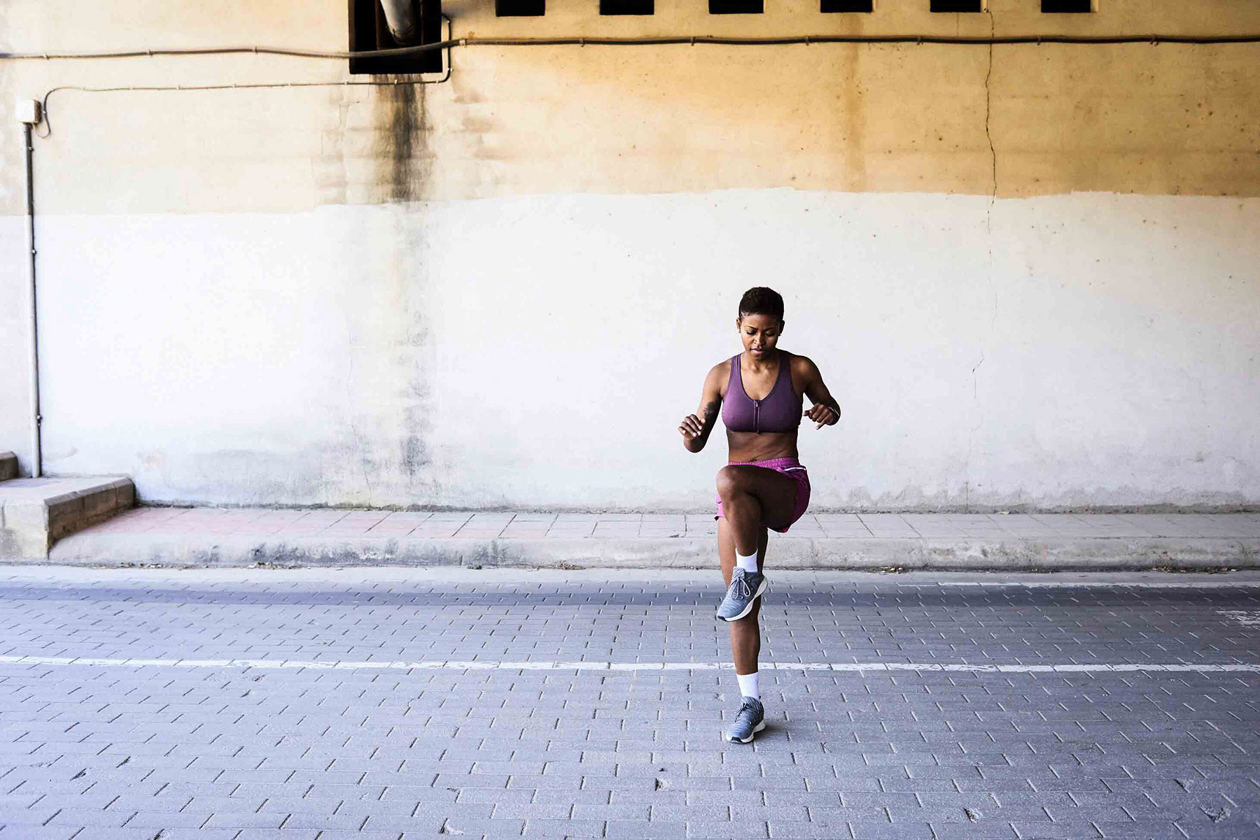 Healthiest cities in America - woman exercising