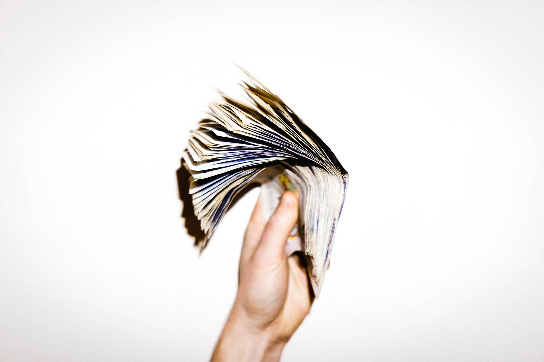 personal finance blog roundup - hand holding a wad of cash