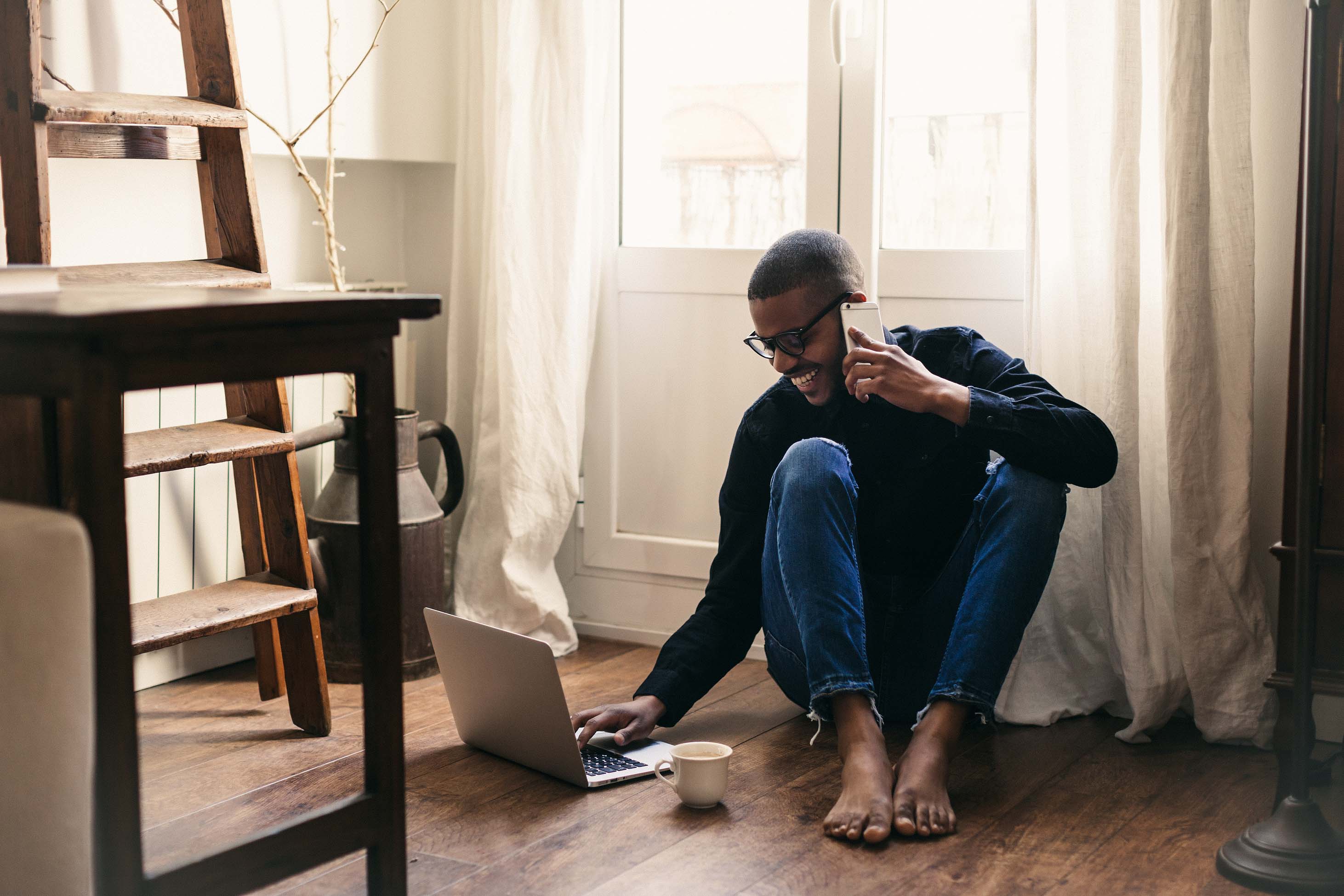 man on phone and computer - do I need a lawyer to make my will?