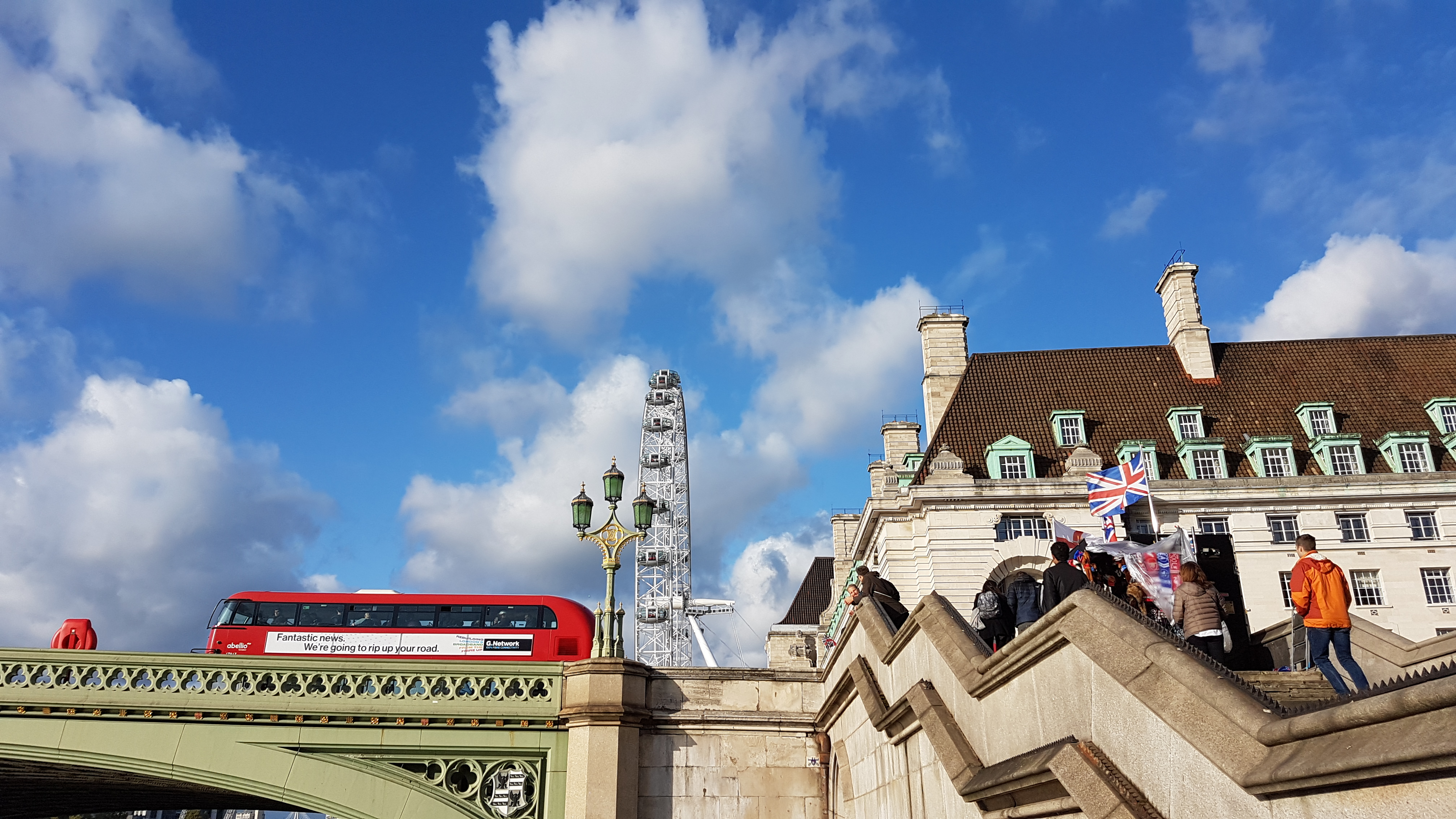 Londen met bus en rad bij brug