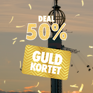 En gyllene biljett med texten ”GULD KORTET” och ”DEAL 50 %” framför en hög nöjesparkattraktion vid solnedgången, med guldkonfetti i bakgrunden.