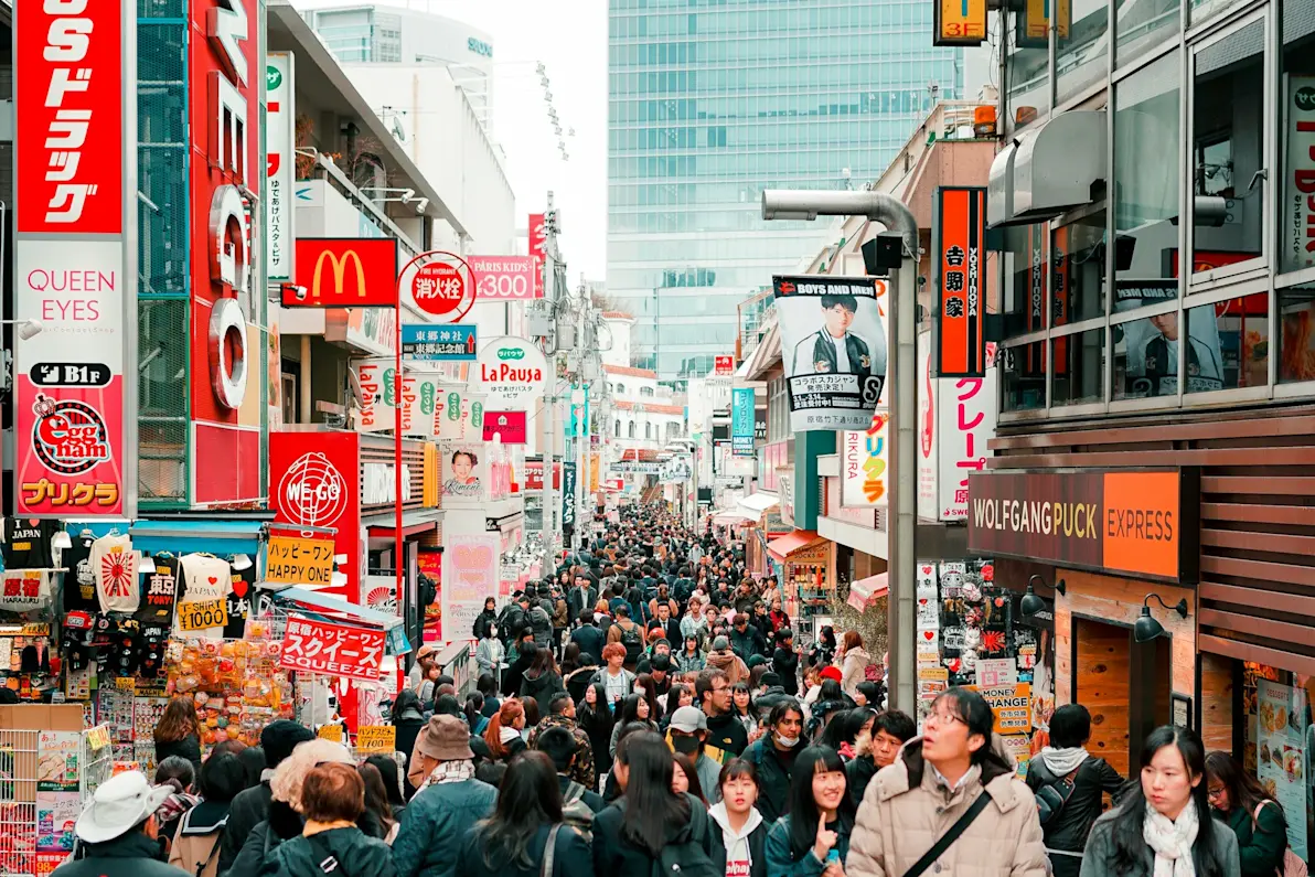 People stringing along the streets of Harajuku-pelago