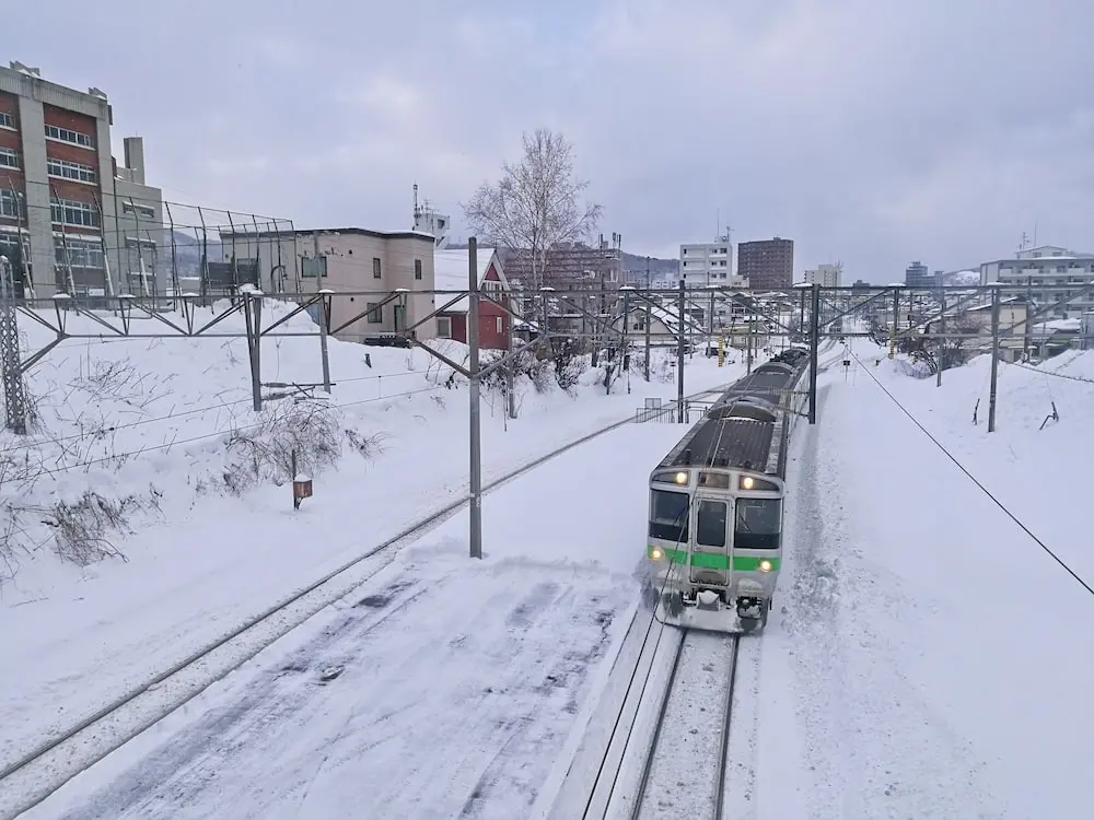 hokkaido-rail-pass-train-otaru-winter-pelago-min