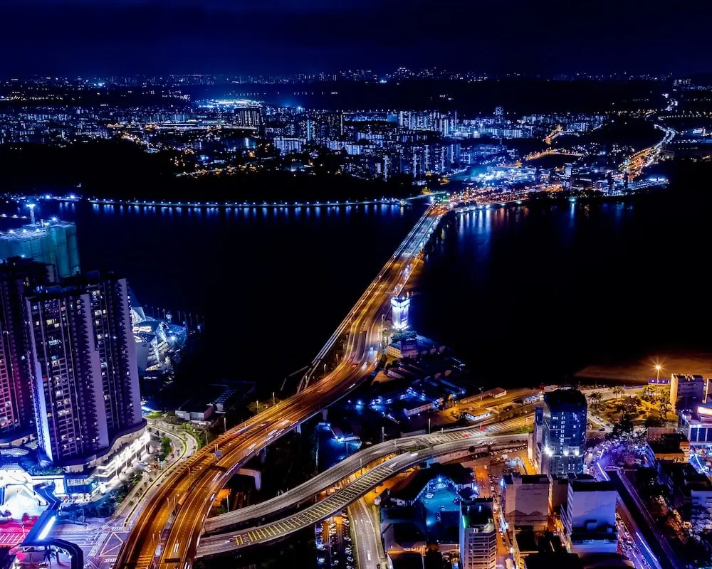 johor-bahru-singapore-causeway-night-pelago-lead