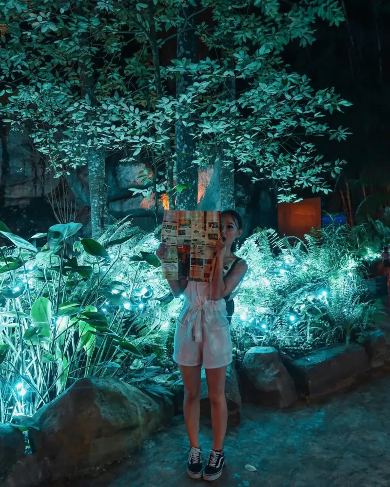 A woman ready to explore with the map in the hand | Night Safari Singapore - pelago