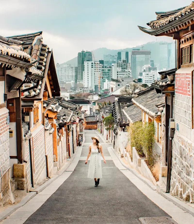  A stroll through the alleys of Bukchon Hanok Village.