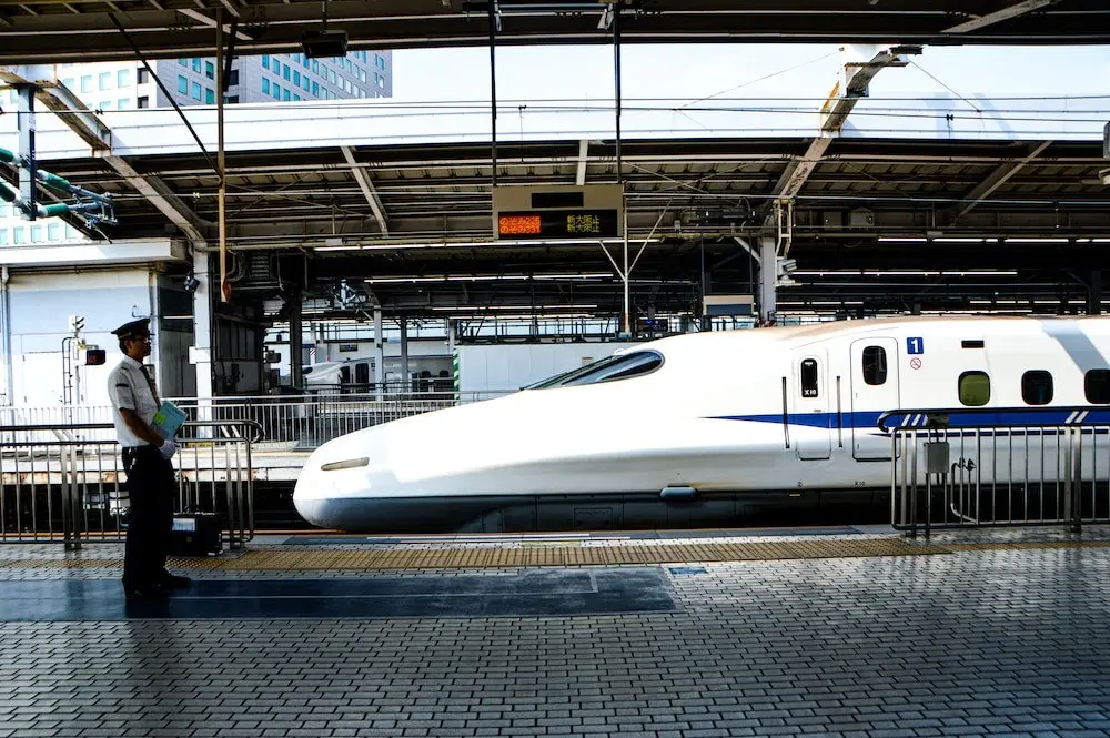 shinkansen-bullet-train-pelago-1