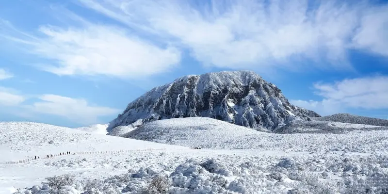 mount-hallasan-winter-pelago-min