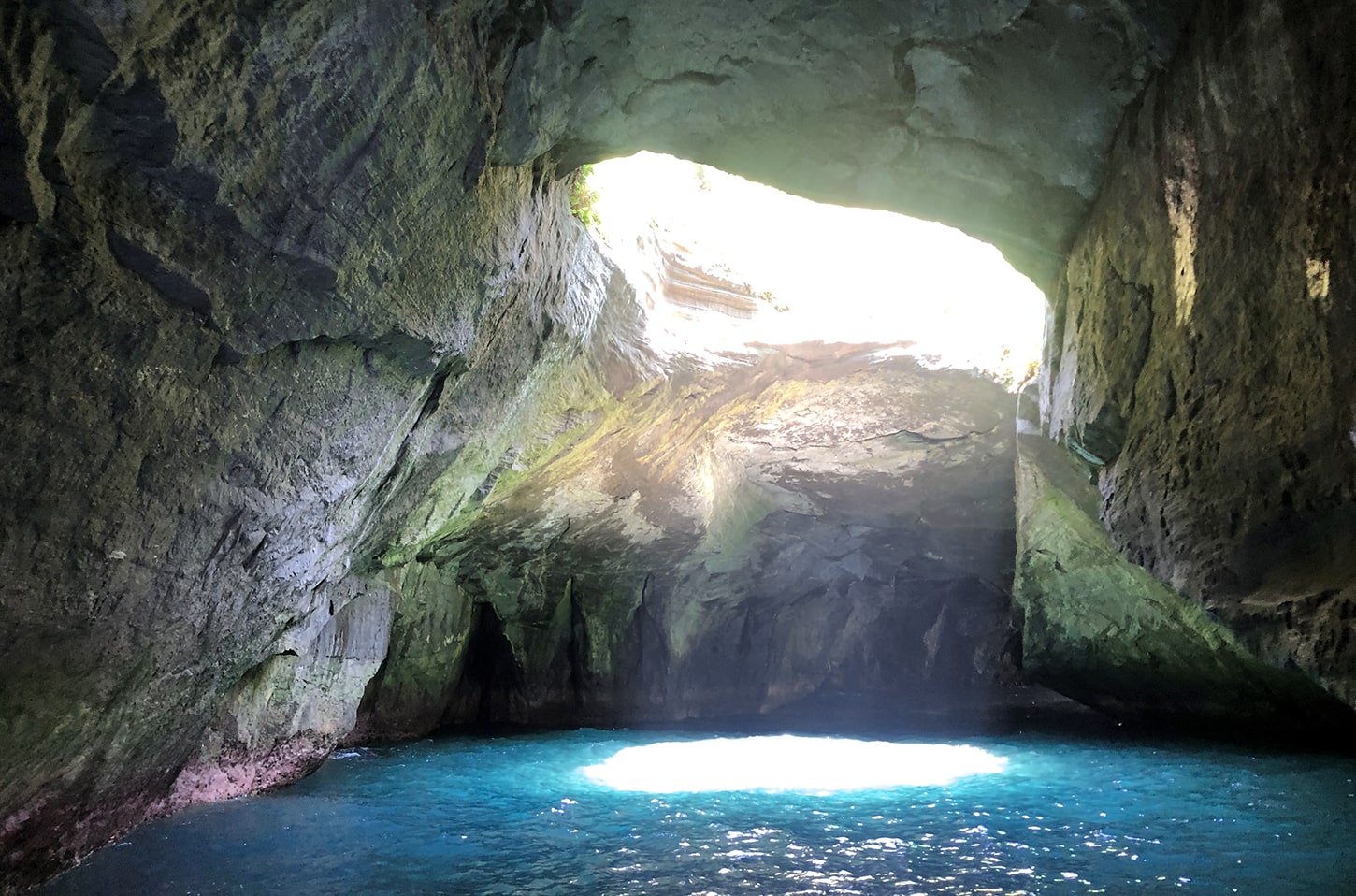 2 天窓洞-青の洞窟