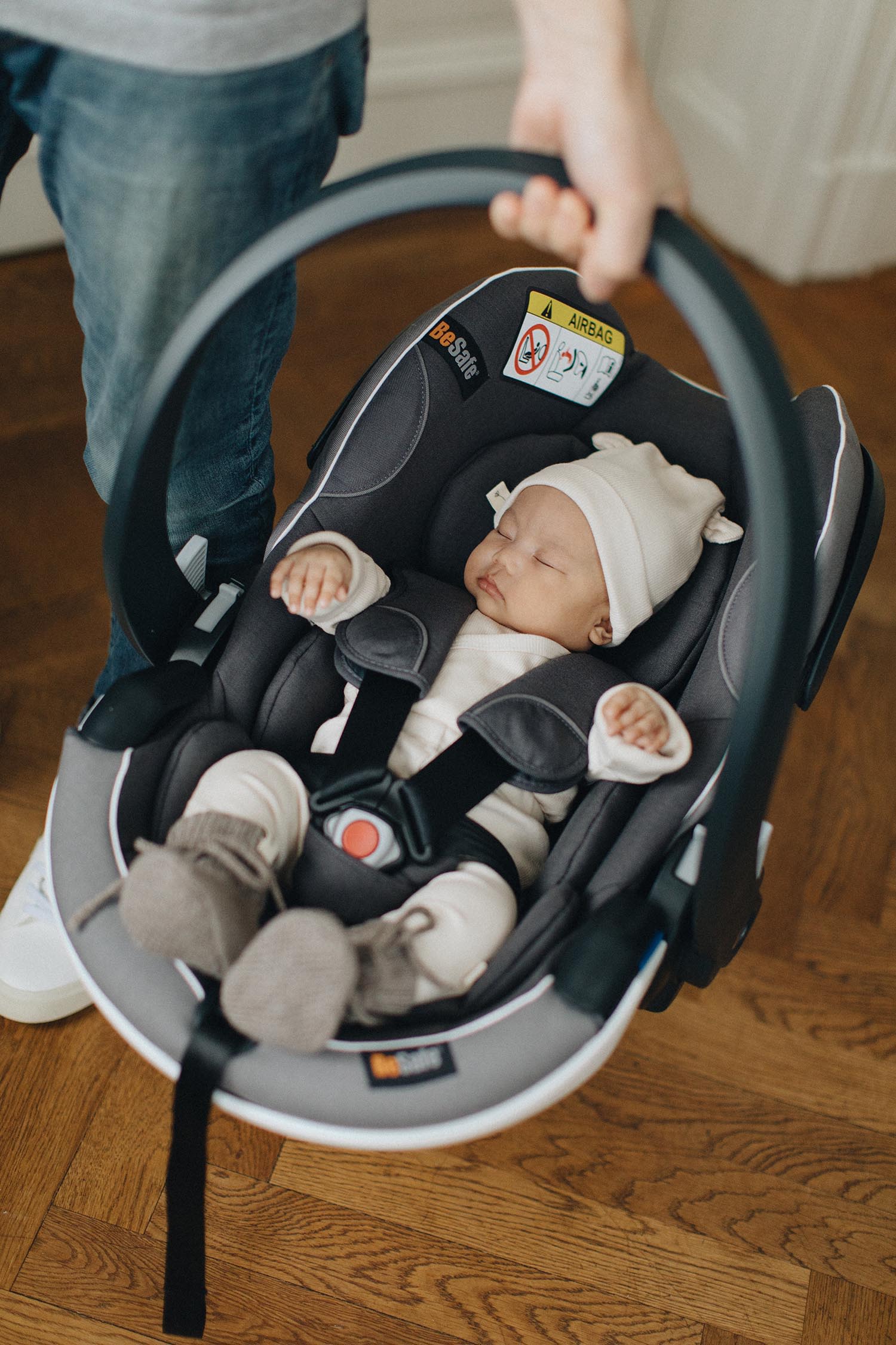 Baby girl in a car seat from Britax Römer