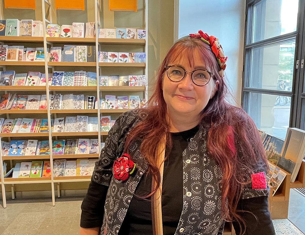 Minna Lehväslaiho swapped protein biology for art – now the illustrator’ Christmas stamps bring joy to people