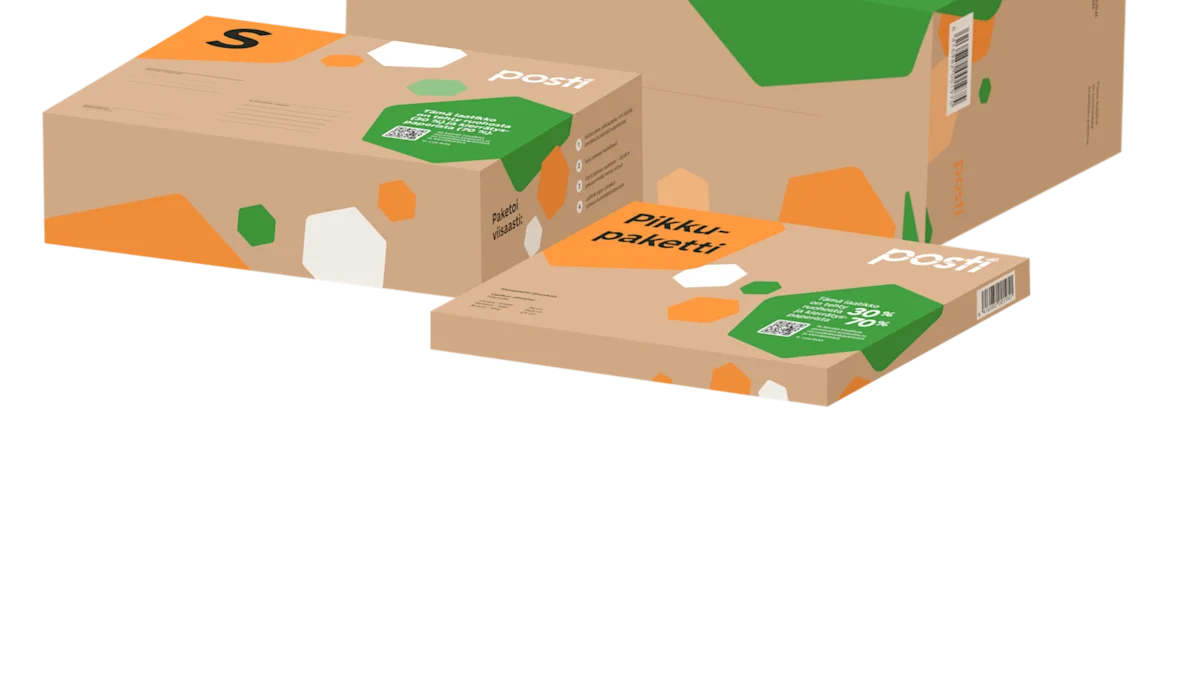 Kolme Postin pakettia vierekkäin.