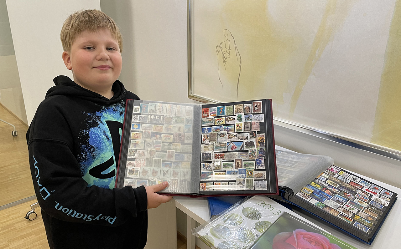 After a TV story, hundreds of stamps were donated to Lukas – the young collector carries on the family hobby