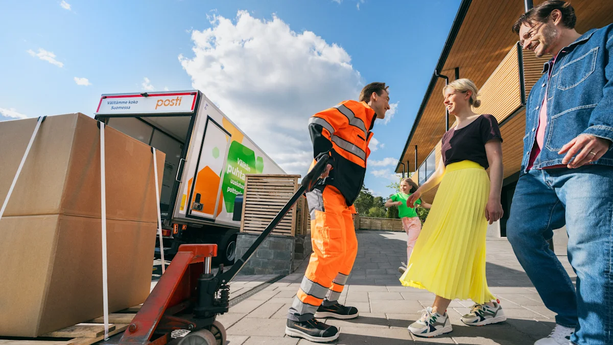 A Posti logistics worker delivers a large package to customers.