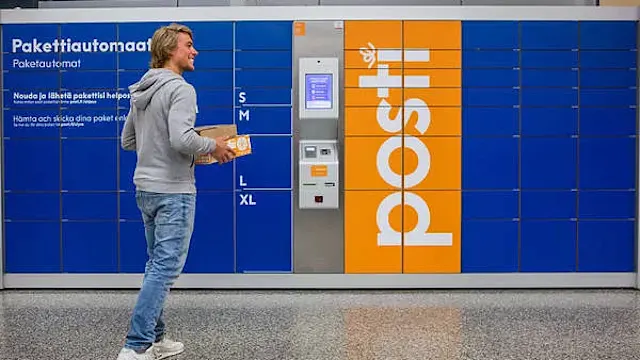 pakettiautomaatti-mies