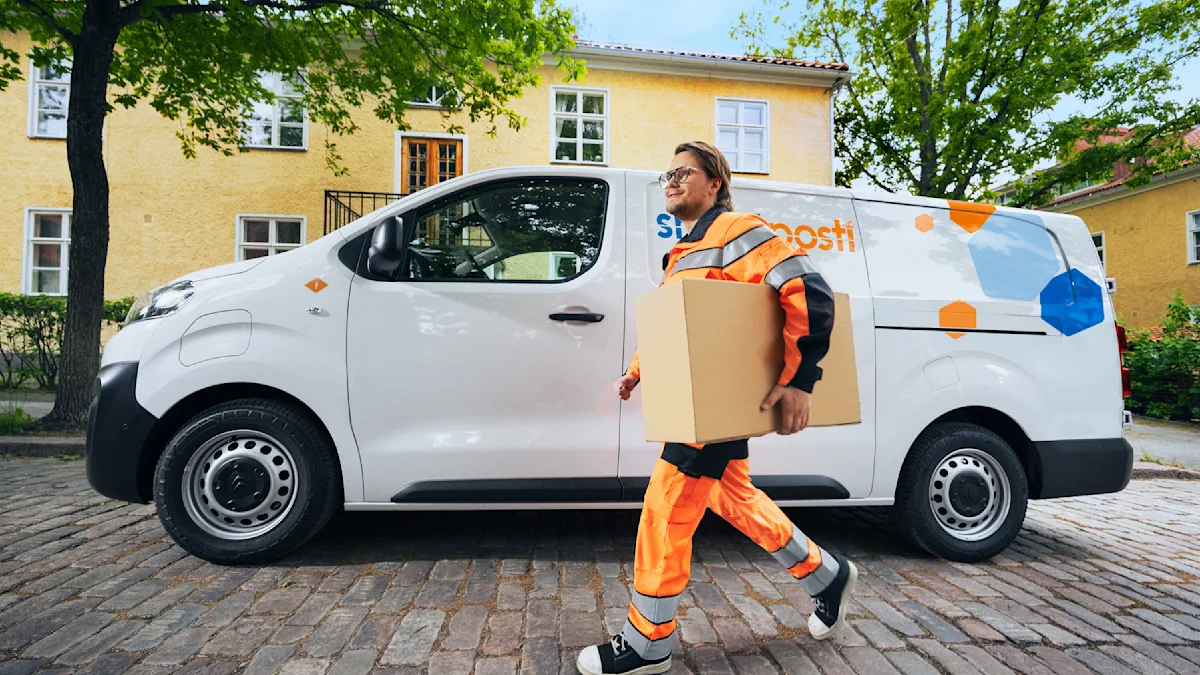 A SmartPosti worker delivering a package