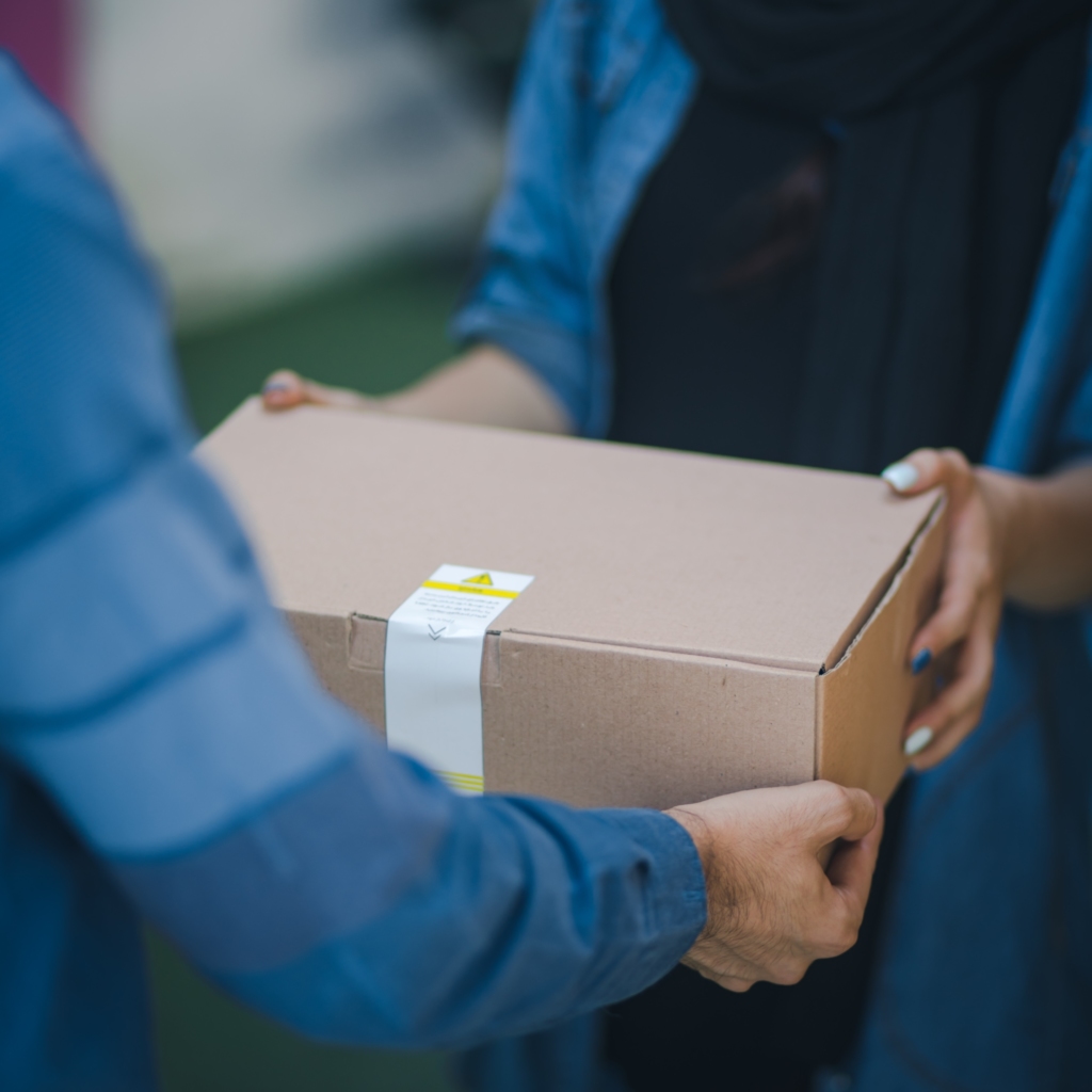 A SmartPosti worker delivering a package.