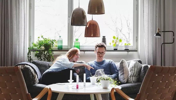 A couple looks at the mobile phone