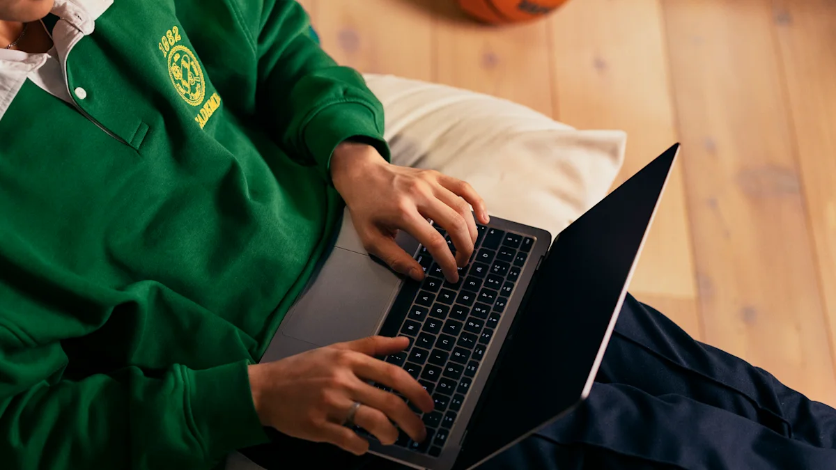 A customer using SmartPosti services on a laptop.