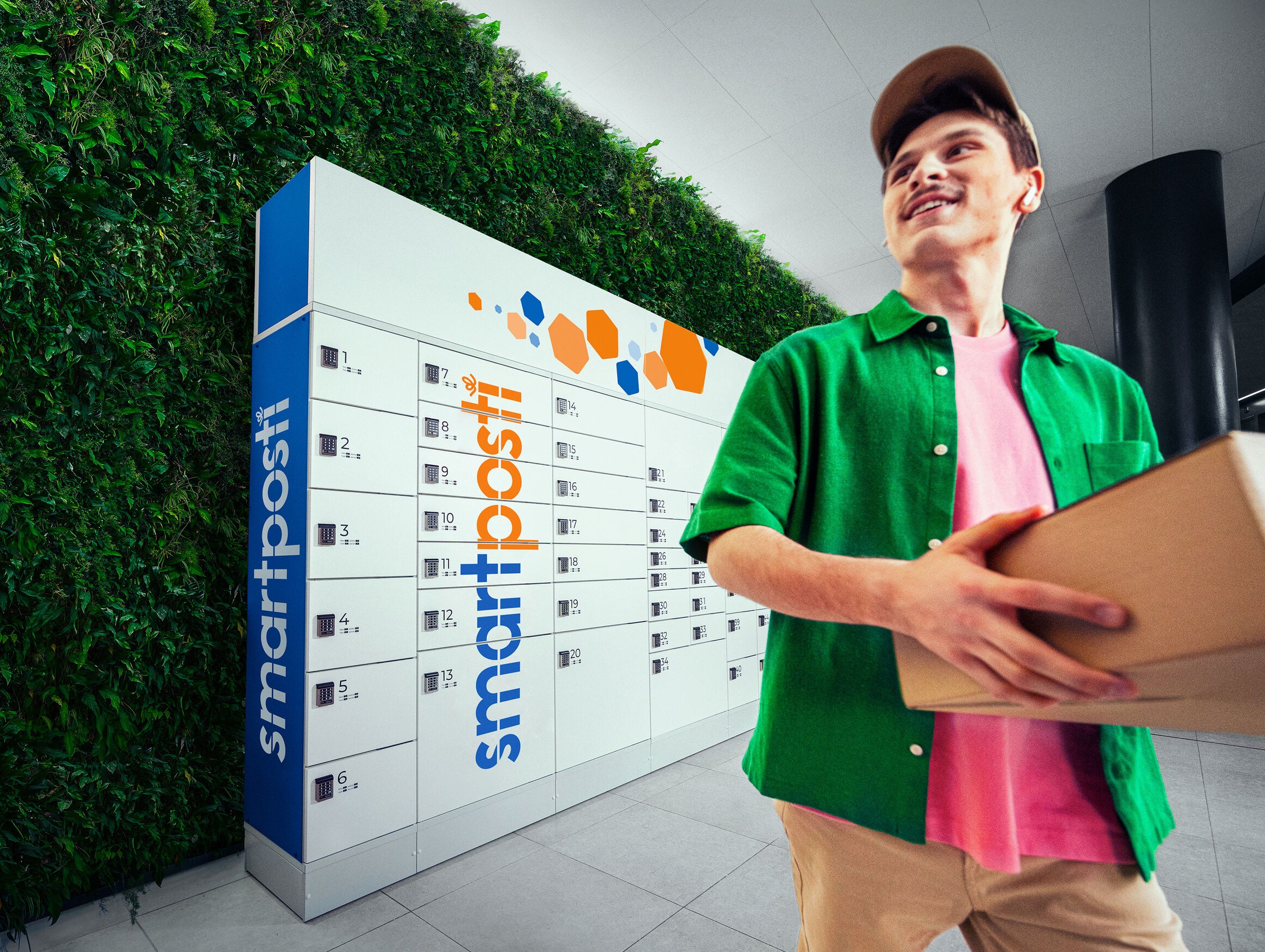 A man infront of a SmartPosti Locker.