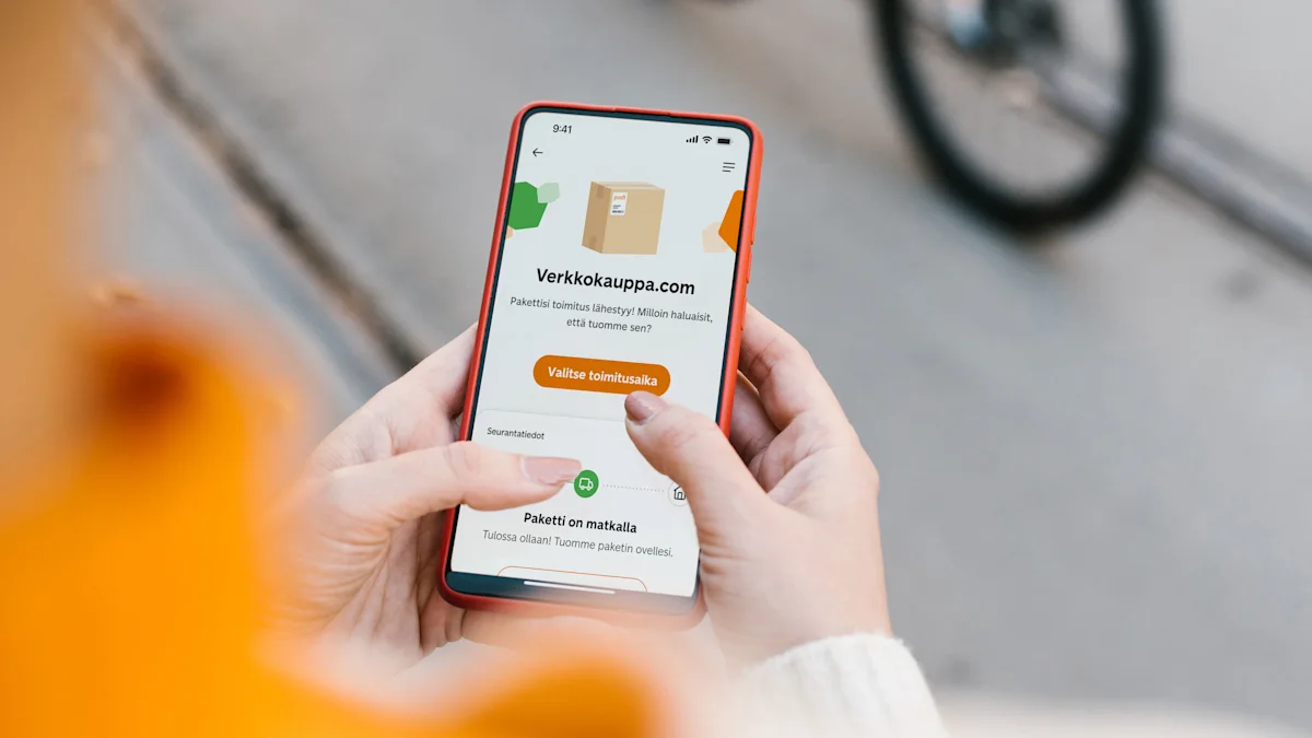 En telefon som visar OmaPosti-appen.