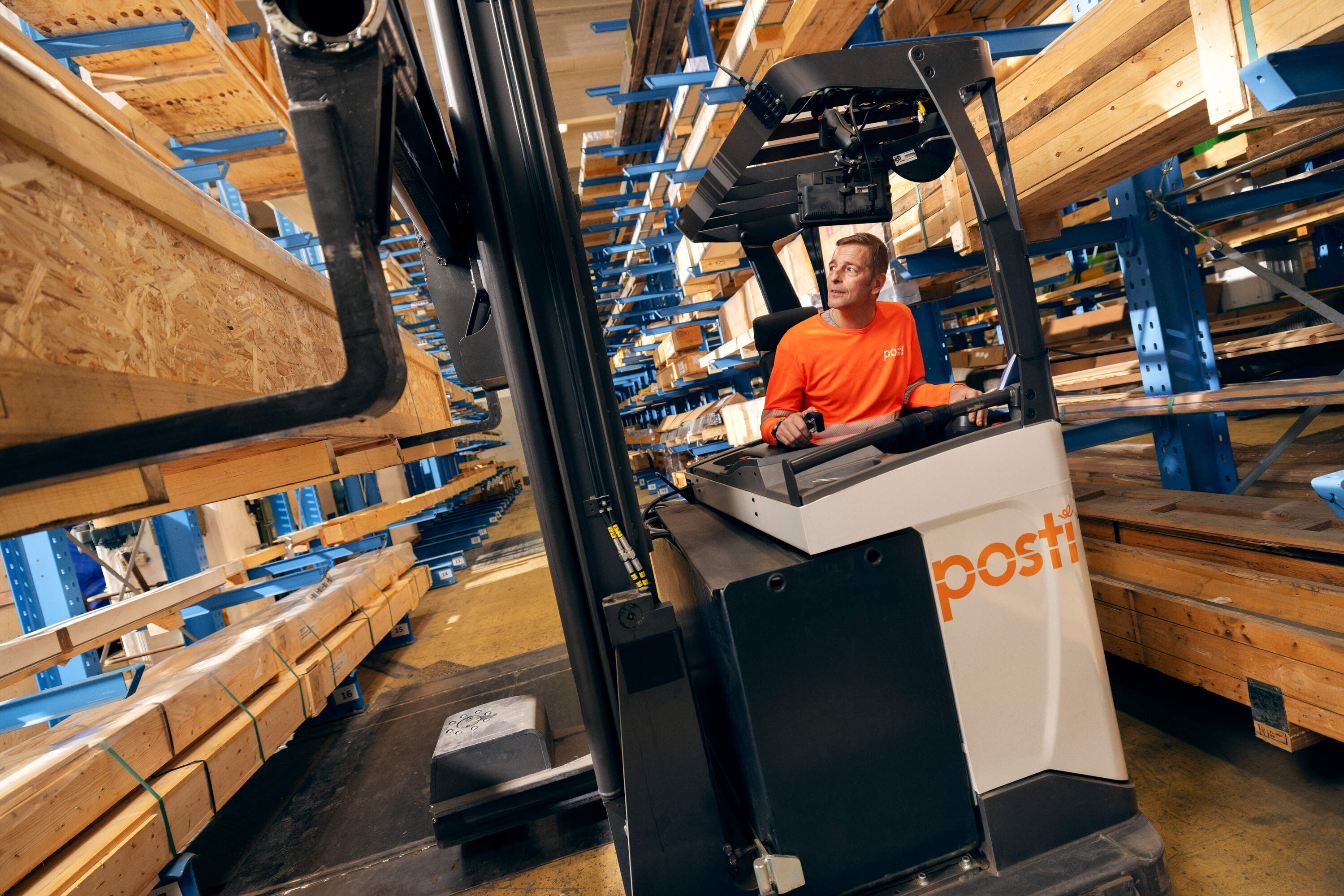 On‑site logistics refers to the handling of materials and products within a company’s own facilities.