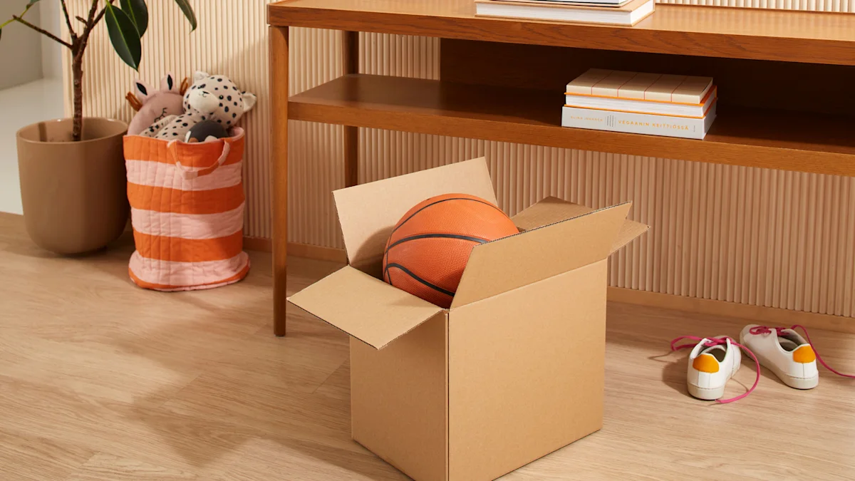 Kartong med en basketboll.