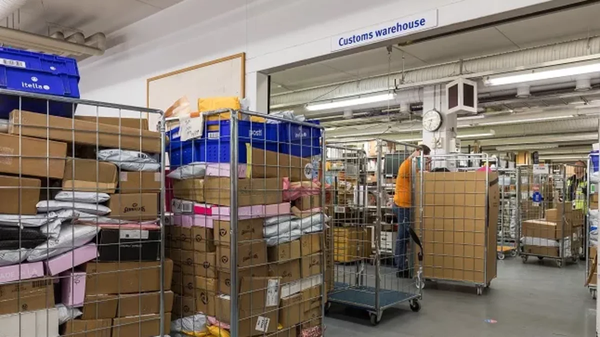 Shipments stored in the customs warehouse in Posti's facility