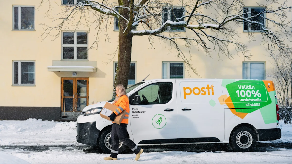 postin pakettiauto talvella