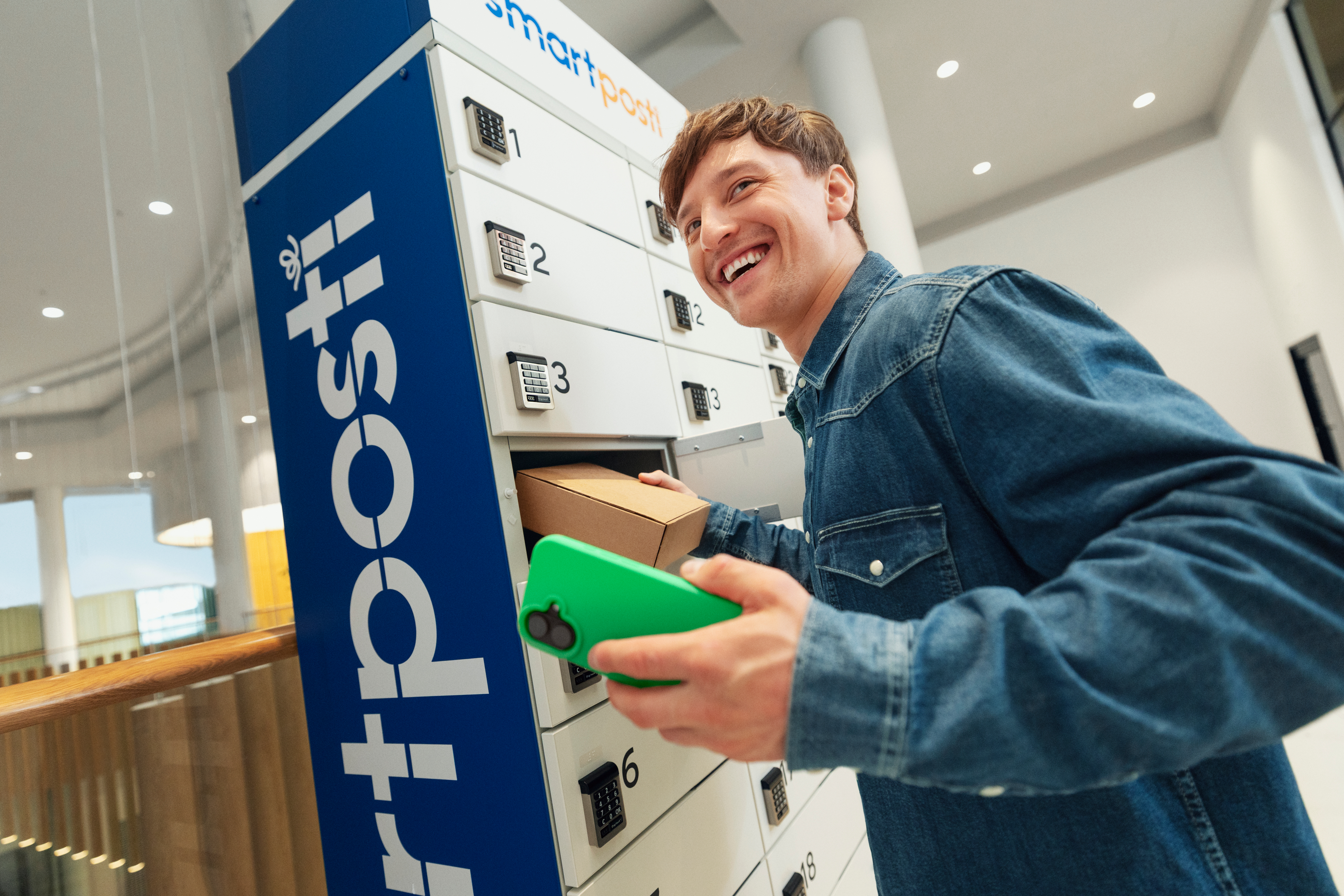 A man picking up a parcel at a SmartPosti locker.